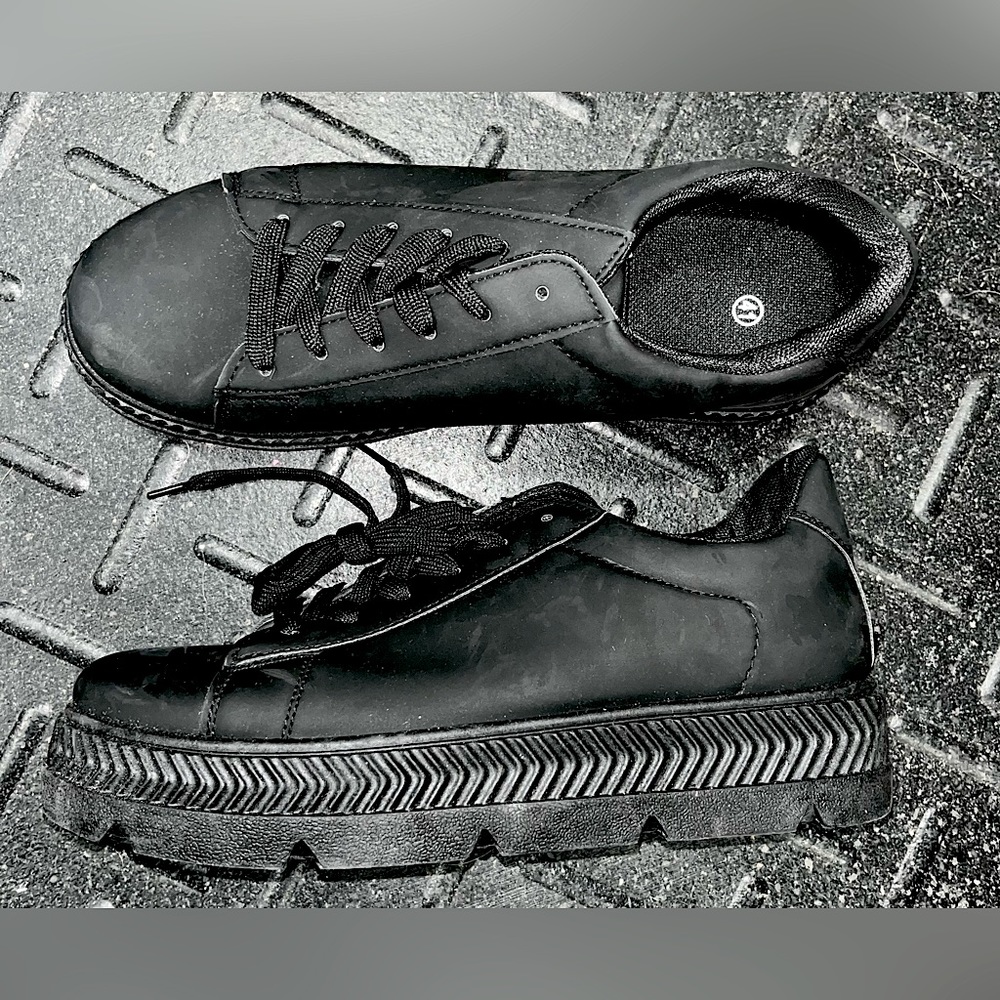 SALE🖤😍NEW MATTE BLACK PLATFORM SNEAKERS
